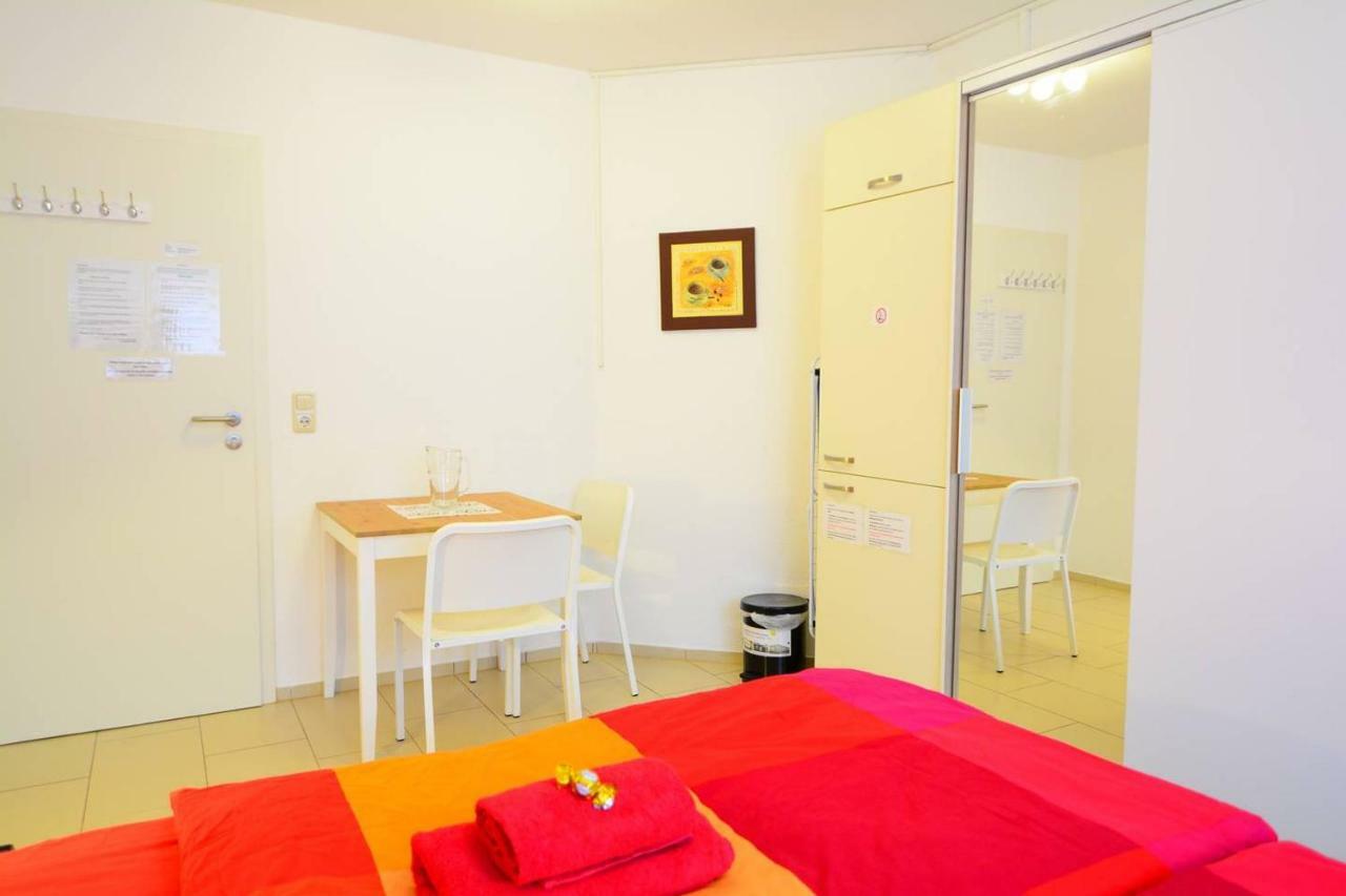 Private Next To Subway Privatunterkunft *